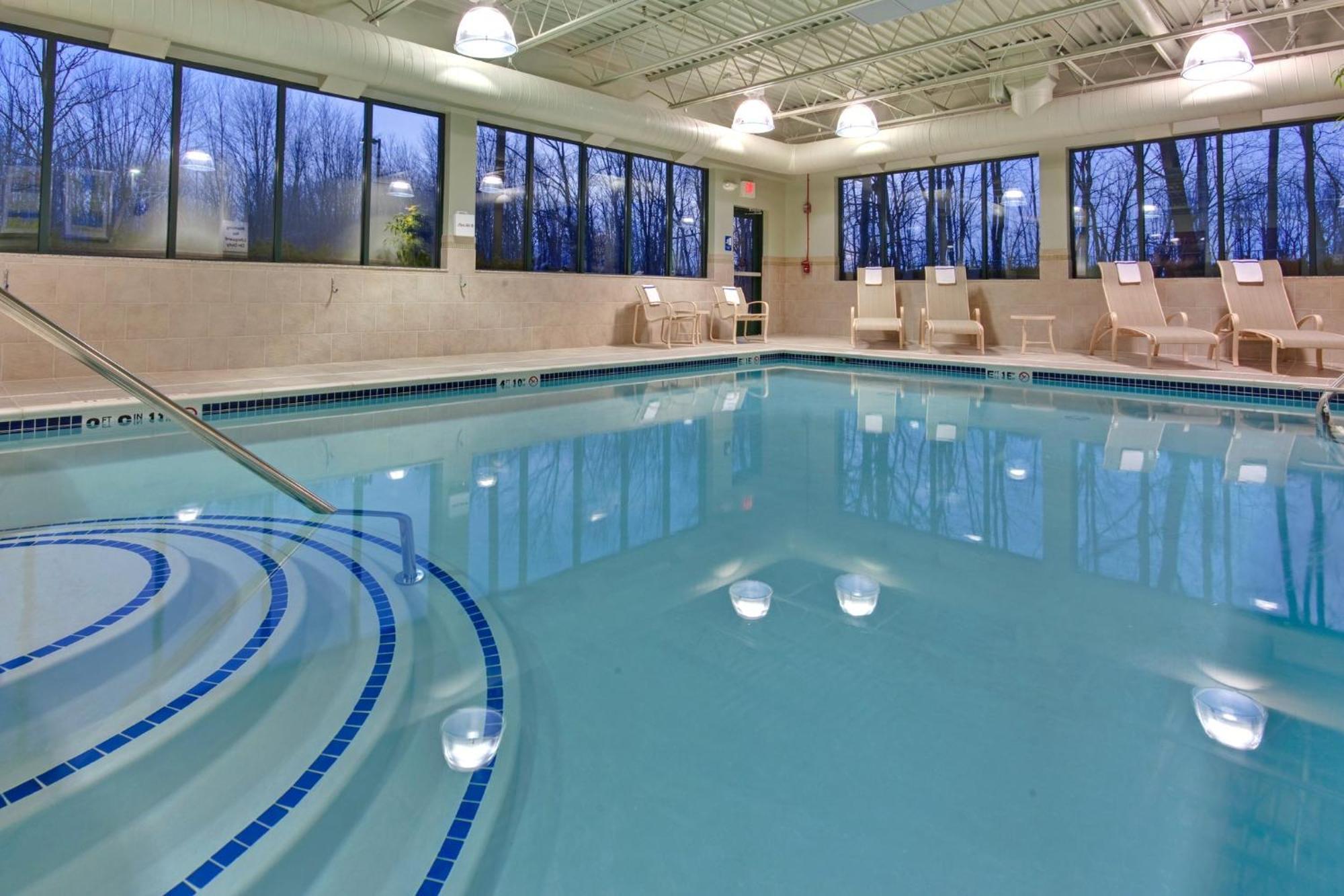 Holiday Inn Express & Suites Detroit - Novi By Ihg Dış mekan fotoğraf